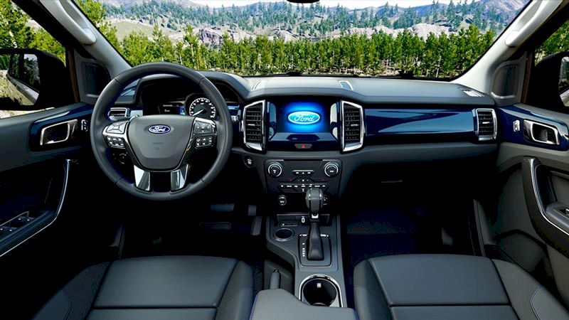 Đánh giá, so sánh Nội thất Ford Everest 2021 và Mazda CX-8