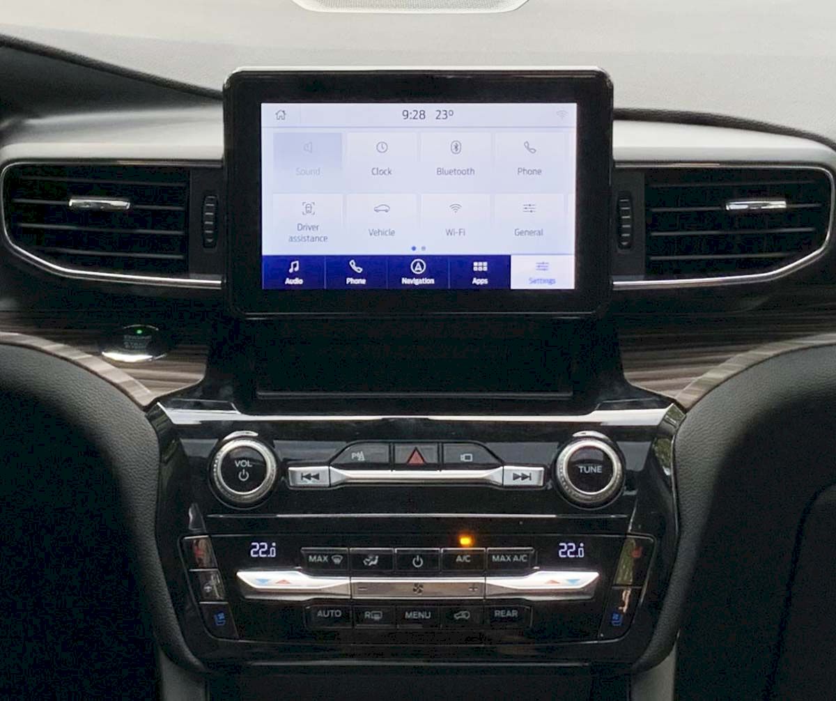 Ford Explorer 2022 hoàn toàn mới được trang bị rất nhiều công nghệ thông minh và tính năng an toàn hỗ trợ người lái
