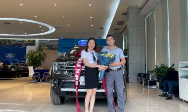 Giao xe Ford Everest