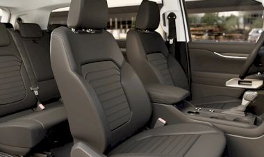 Nội thất đen sang trọng