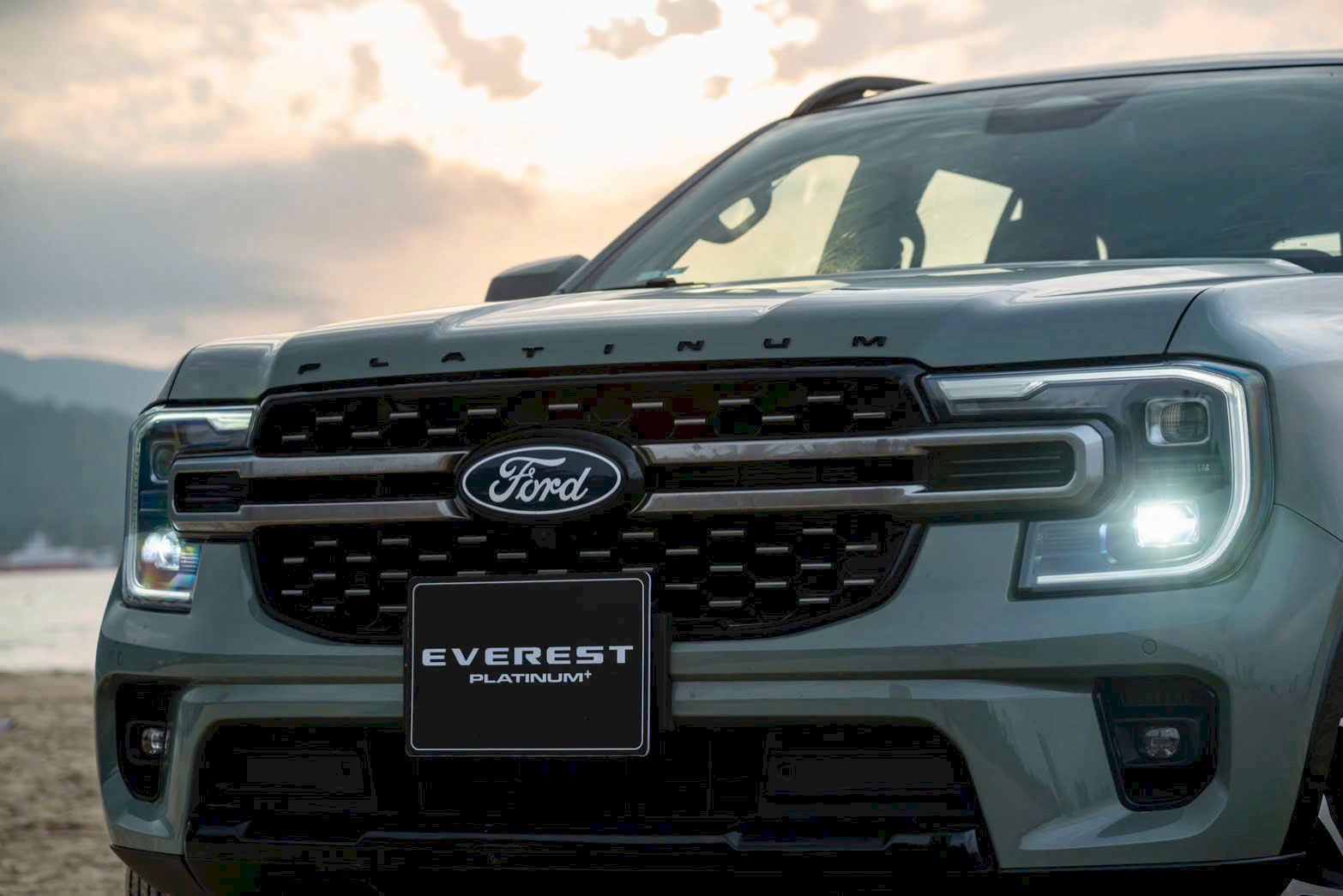 Ford Everest Thế Hệ Mới: "Dấn Bước Dẫn Đầu" – Biểu Tượng Đẳng Cấp Và Sức Mạnh SUV 7 Chỗ